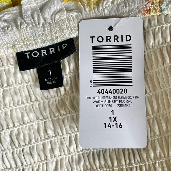 Torrid 1 SMOCKED FLUTTER SHORT SLEEVE CROP TOP in Warm Sunset Floral - Picture 5 of 7